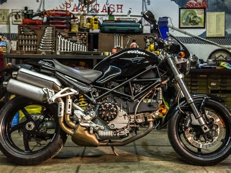 Купить б у Ducati Monster S R инжектор прямых и задняя в Москве чёрный naked bike года
