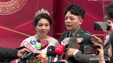 A Taiwan Nozze Gay Di Militari Con Tanto Di Parata Dell Esercito