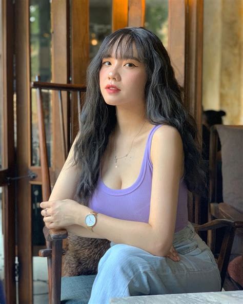 Khoe ảnh tắm lưng trần gợi cảm nàng hot girl Việt khiến cộng đồng mạng bỏng mắt tới tấp xin info