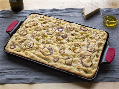 Lodge Cast Iron Seasoned Baking Pan 155 X 105 Inch