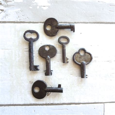 6 Vintage skeleton keys Antique skeleton keys Primitive keys