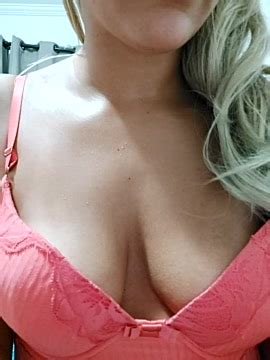 Carolli Naked Stripping On Cam For Live Sex Video Chat Gyrls