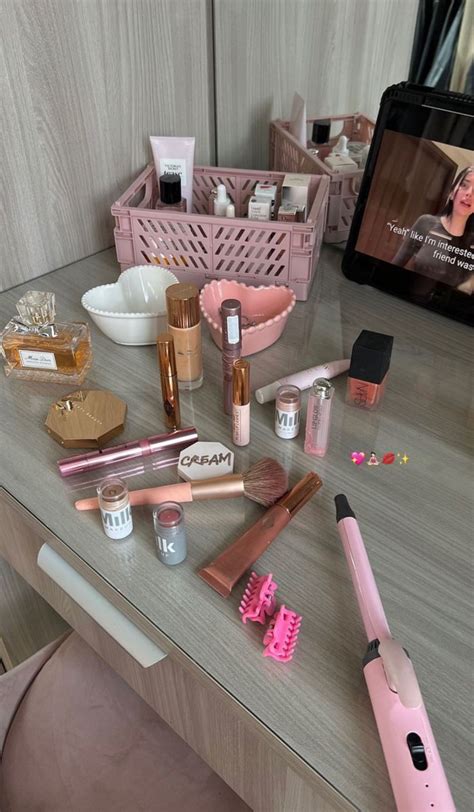 gl.a.mour on ig | Aesthetic makeup, Makeup skin care, Makeup obsession