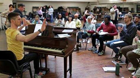 Check Out Cast Of U K Premiere Of The SpongeBob Musical As They Prepare To Inhabit Bikini