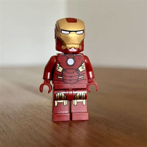 Genuine Lego Marvel Superheroes Iron Man Mark Armour Minifigure