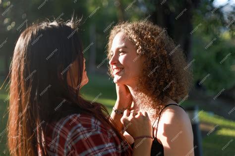 Красивые женщины лгбт-лесбиянки пара интимные моменты молодая пара ...