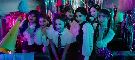 MOMOLAND Fait Son Comeback Avec Le MV De Im So Hot K GEN