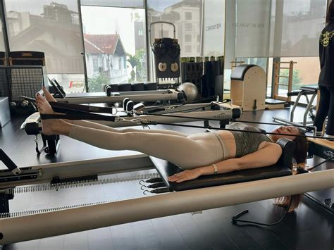 Hot Girl R T Kh I Showbiz L Y Ch Ng I Gia H N Tu I Gi Ra Sao