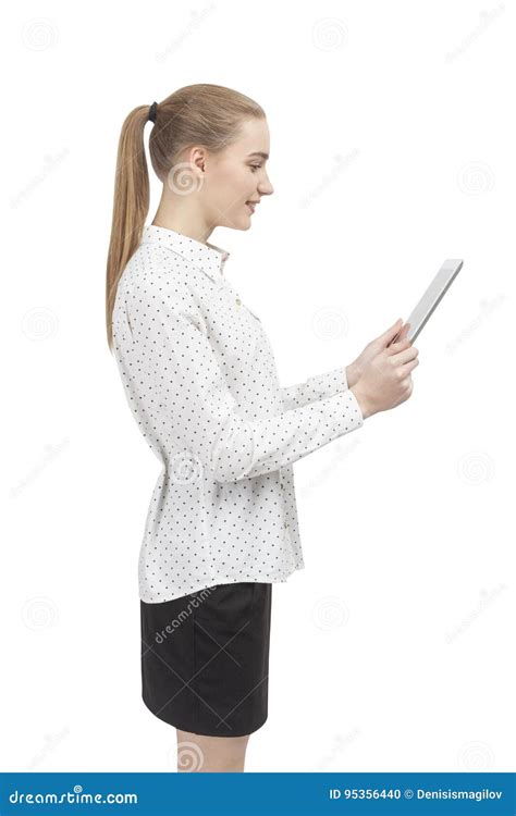Blonde Vrouw Met Een Tablet Ge Soleerd Zijaanzicht Stock Foto Image Of Mooi Zakenvrouw