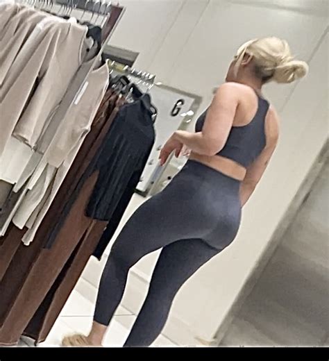 Blonde Big Booty Doll OC Page 2 Spandex Leggings Yoga Pants Forum