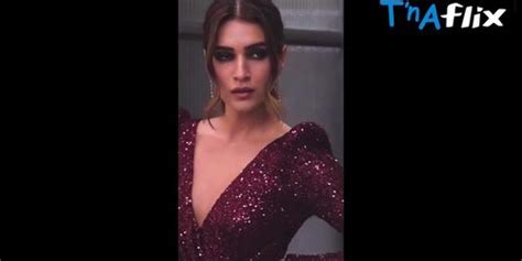 Kriti Sanon Breasts Scene In Kriti Sanon Hot Pics Collection May 2022 Tnaflix