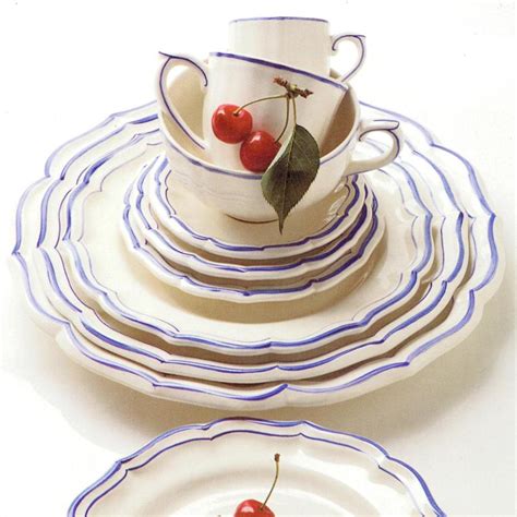 Фаянсовая посуда Filets Bleus от Gien