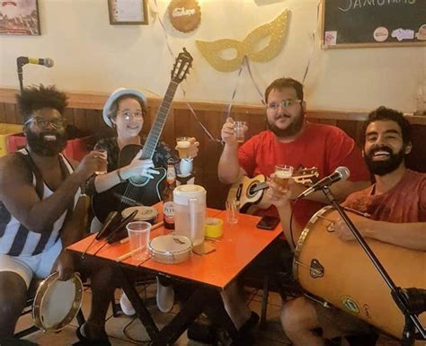 Pagodeiro E Gay Jo O Feliz Sonho De Viver Apenas De Sua M Sica Comportamento Campo