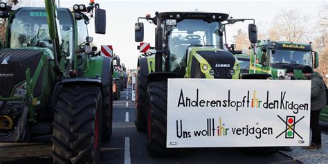 German Farmers Block Roads In Protest Of Subsidy Cuts Nationwide Fm