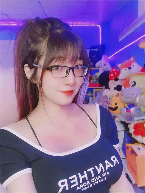 Di N Bikini L G C Nghi Ng Tuy T H O N Streamer Tri U Ng I Theo D I B Fan H I Nh C