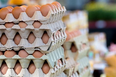 le prix des oeufs senvole  inquiete les consommateurs