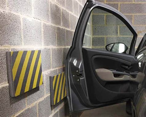 Гаражный ограничитель: Приспособления для безопасного въезда в гараж