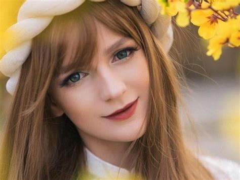 hot girl Ukraine xinh như búp bê nổi tiếng với dân mạng Việt Nam