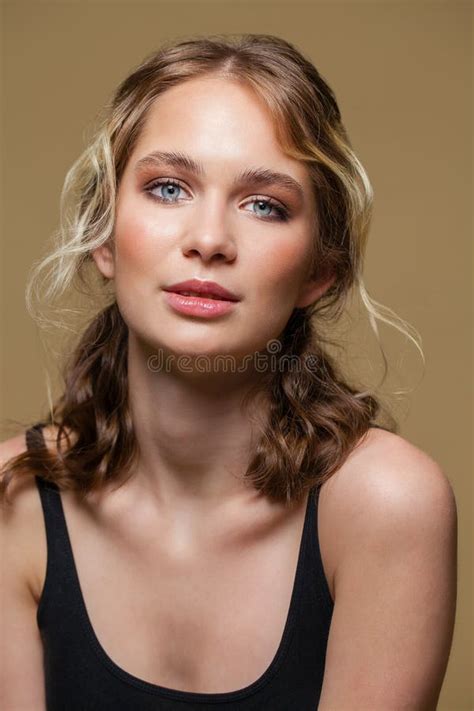 Make Up Beauty Close Up Beautiful Brunette Fashion Girl Stock Image Image Of Eyes Indoor