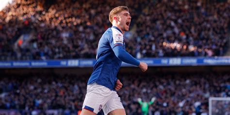 Man Utd eyeing "incredible" Ten Hag upgrade who'd help Dalot explode