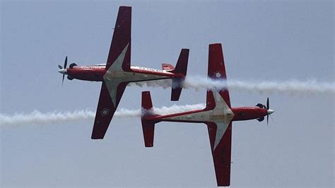 Jupiter Aerobatic Team Perform In Singapore Airshow Foto En Tempo Co