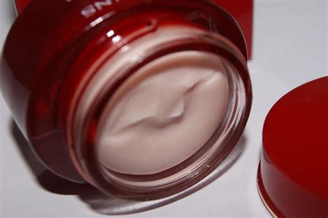 Clarins Instant Smooth Perfecting Touch Primer - Review | The Sunday Girl
