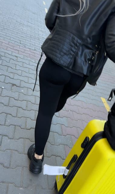 Big Bouncing Ass At The Train Station OC W GIFs Spandex Leggings Yoga Pants Forum