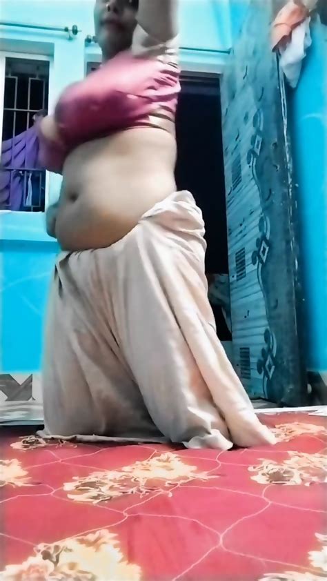 Hot IG Married Milf Supriyasin Show Very Deep Cleavage