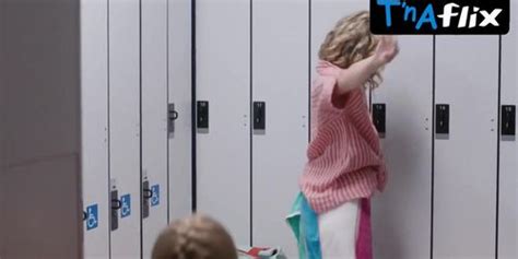 Juno Rinaldi Lesbian Scene In Workin Moms Tnaflix