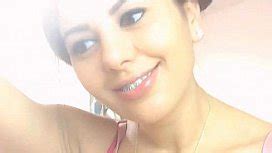 Sexy Brunette Plays With Her Pussy On Cam XNXX