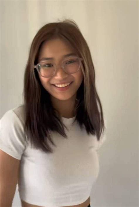 Pin By C On Bini In Tiktok Style Pretty Brunette Style