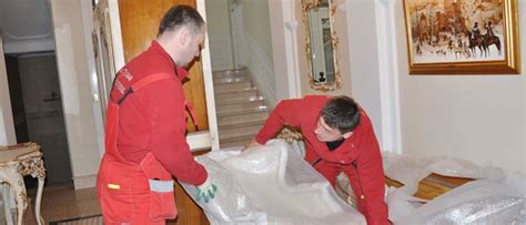 Прочная и функциональная коробка-гардероб для переезда по низкой цене