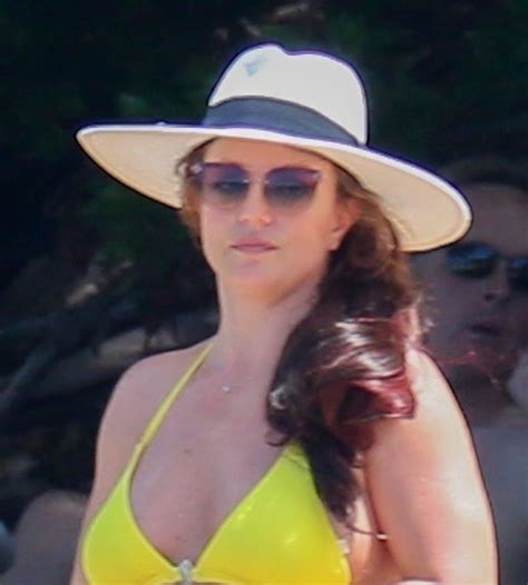 Britney Spears w BIKINI i w CIEMNYCH włosach gwiazda kompletnie zmieniła wizerunek ZDJĘCIE