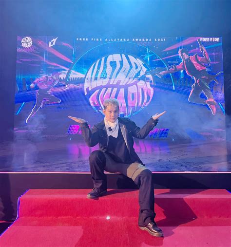 Chỉ nói một câu mà hot TikToker Long Chun đã bị nghi oan cà khịa Mèo Simmy khi quay chung MV