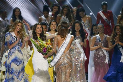 Photos Iris Mittenaere Lue Miss Univers Tous Les Clich S Du D Fil En Bikini Au Sacre Voici