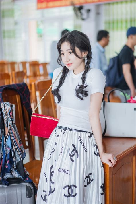 Hot Girl N Ng B Ng Quang L M H N C Ng Khai Gi A Ch N Ng Ng I L Ai