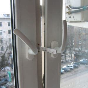 Фиксатор гребенка для пластиковых окон: виды и установка