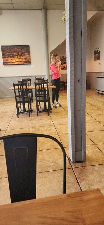 Coffee Shop Blond White MILF VPL VCT Spandex Leggings Yoga Pants Forum