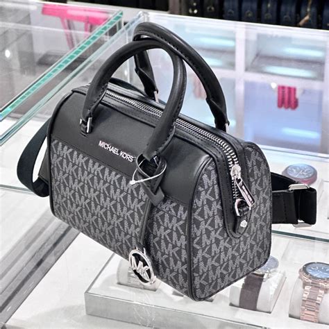 michael kors bag mk logo