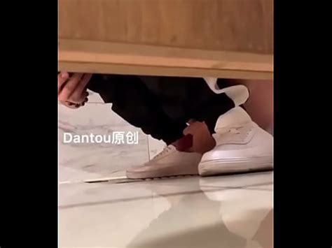 Puñeta en el baño 2 XVIDEOS