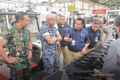 Pt Pindad Persero Panglima Angkatan Tentera Malaysia Didampingi