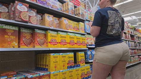 Thick Married BBW PAWG Milf In Beige Shorts Short Shorts Volleyball Forum