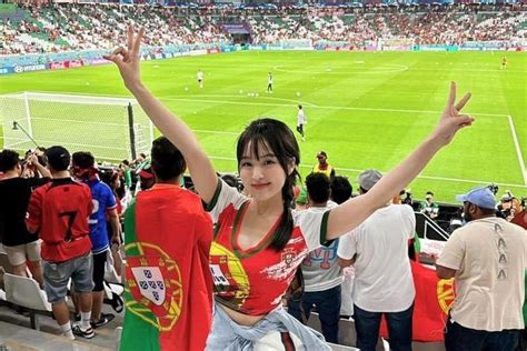 Hot girl Việt Nam nổi tiếng khi qua Qatar cổ vũ 4 đội Brazil Nhật Anh và Bồ Đào Nha đều về