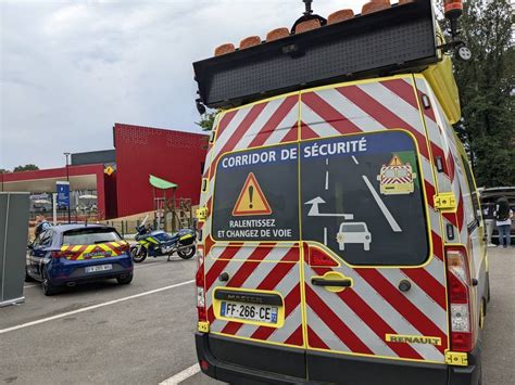 Fourgons Dintervention Percutés Sur Lautoroute Vinci Sensibilise Le