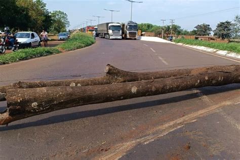 Indígenas bloqueiam rodovia para pedir segurança nas aldeias de MS