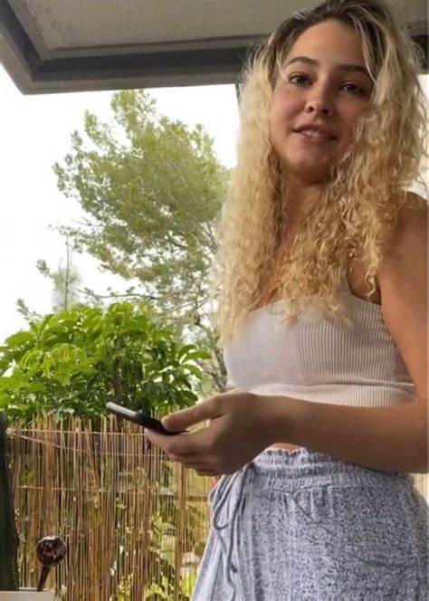 Madelyn Cline Curly Hair Blonde Foto Verano Novios