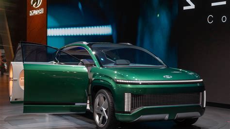 Hyundai Seven Concept Debuts In LA Previews Large Electric Crossover