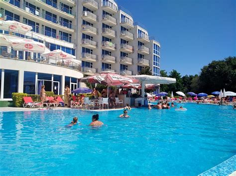 Aqua Azur Pool: Pictures & Reviews - Tripadvisor