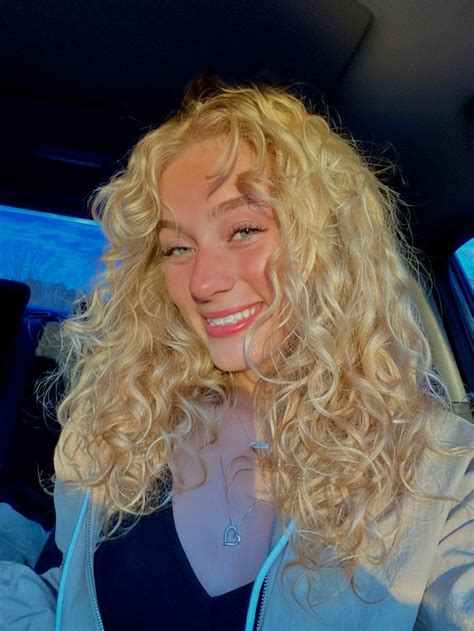 Blonde Curly Girl Long Blonde Curly Hair Blonde Curly Hair Curly Hair Inspiration