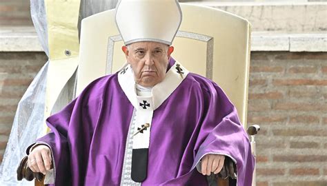 Papa Francesco Apre A Battesimo Di Trans E Figli Coppie Gay Potranno Essere Testimoni Di Nozze